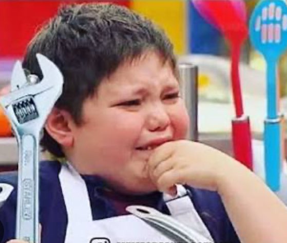 solchomy's tweet photo. yo cuando intentaba encenderlo mientras me daba cuenta q era la única persona en un radio de 5km https://t.co/Pet7HmDfwT