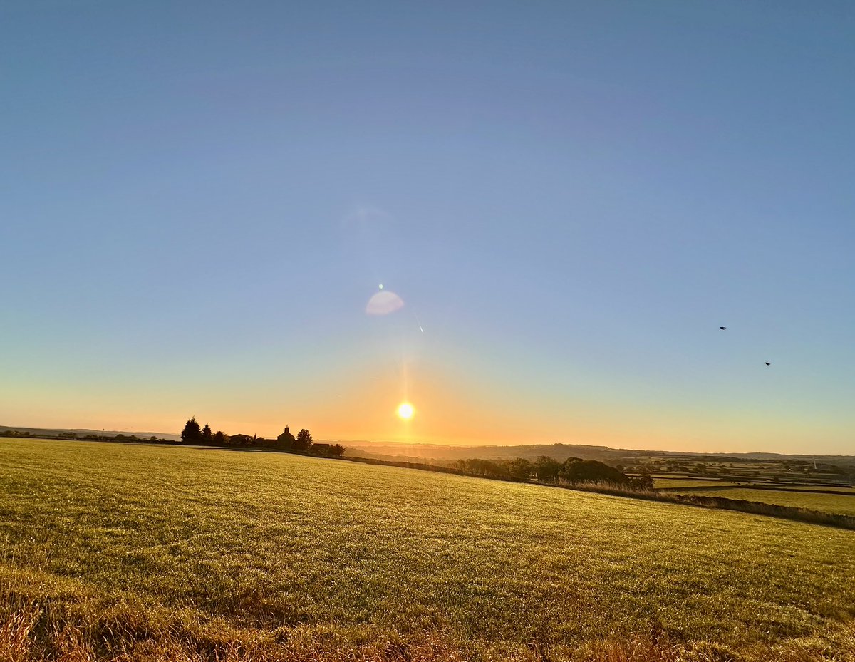 Towards Barnsley, 7.35am, Monday. First morning walk in a while…but the washing’s out (cos Monday’s washing day!)