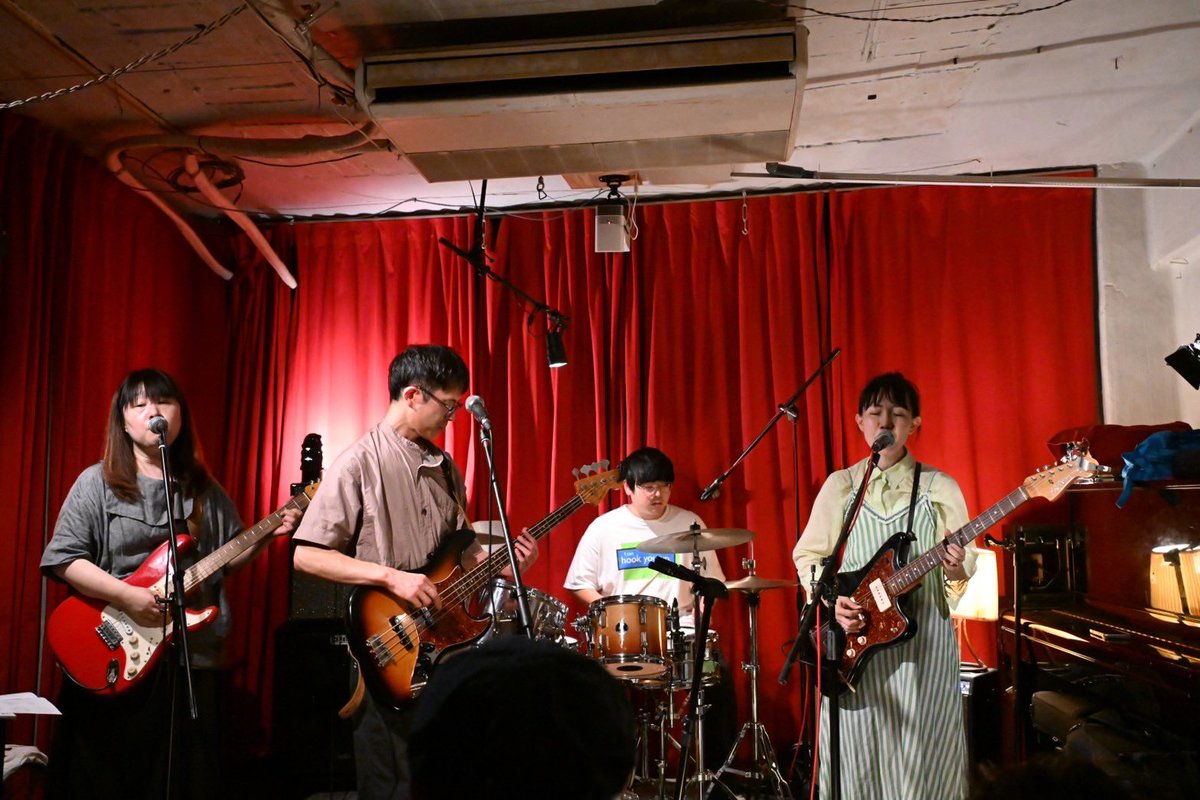 redgocarrrt's tweet image. Linda Smith Japan Tour 2025
red go-cart（動担当）
2025.9.28 七針🪡
セットリスト

1 fly in the night
2 nectar
3 tiger tiger
4 space cat
5 a quiet evening（silly pillows cover）
6 merry go round
7 jelly fish
8 sunflower
9 19 seconds

Lindaさんがcoverを喜んでくれて本当に嬉しかった😭