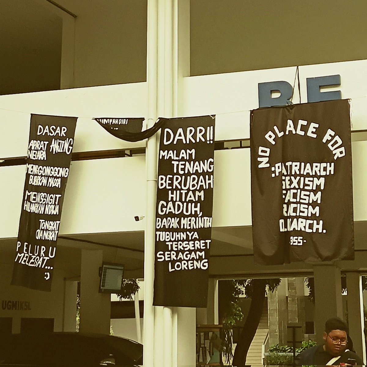 h0oniebelle's tweet image. #fisipolugm