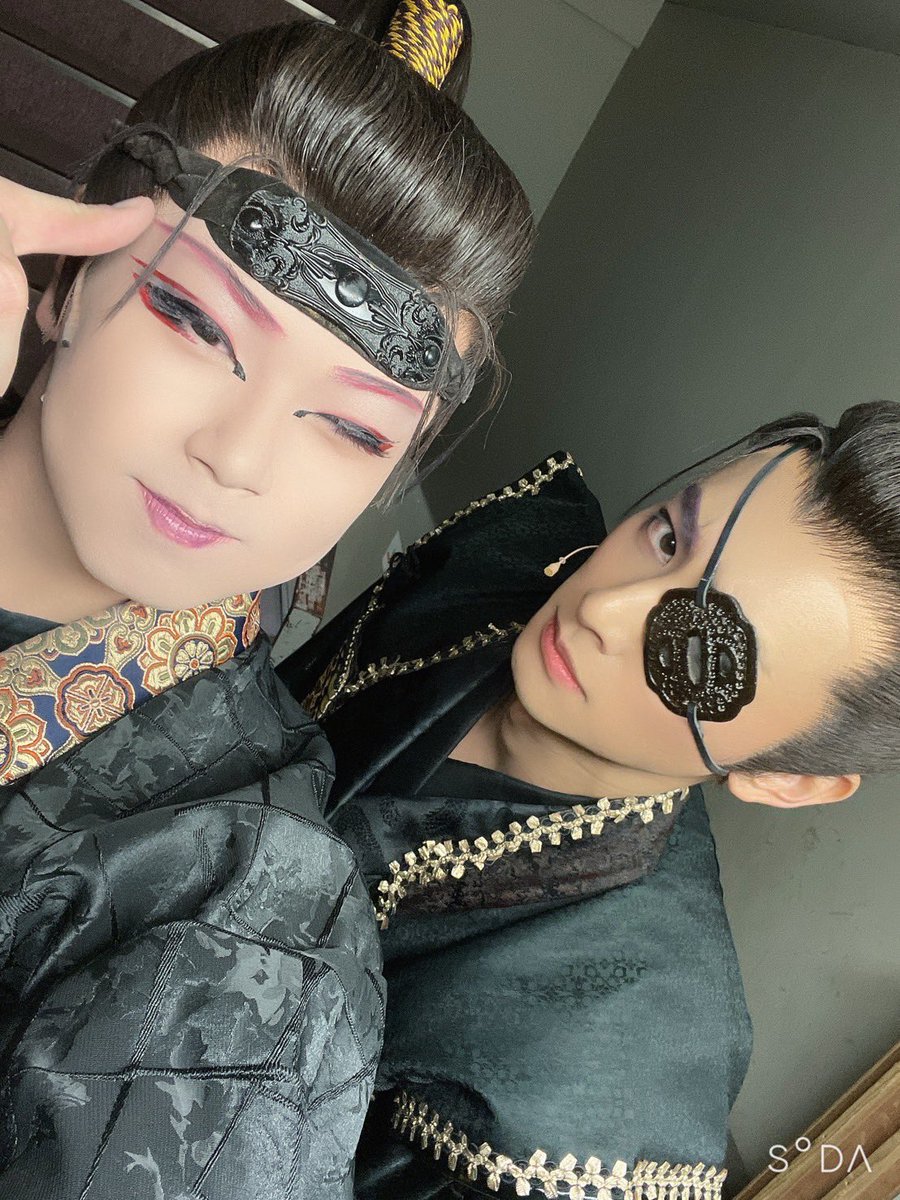 『大逆転！戦国カーニバル』

本日もありがとうございました！
2歳から刀を握っていたというカムイ！
すごい殺陣かっこいいけど一番年下！
毎日筋トレ一緒にやってくれます
かわいいやつです。
たくさん食べさせたくなります

明日もよろしくお願いします！

#戦国武将誉賑　#戦国かーにばる