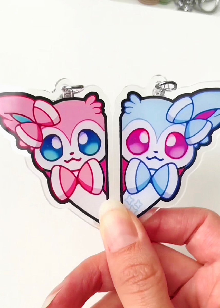 Mix &amp; Match pokemon heart keychains 

etsy.com/listing/741849…