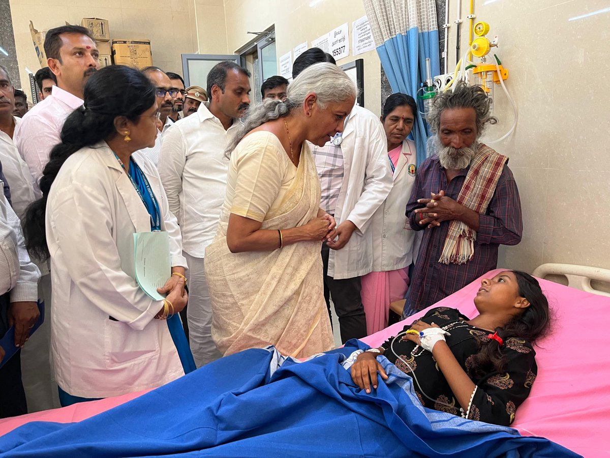More pictures from Smt <a href="/nsitharaman/">Nirmala Sitharaman</a>'s visit to the Government Medical College Hospital in Karur, Tamil Nadu.

மத்திய நிதியமைச்சர் <a href="/nsitharaman/">Nirmala Sitharaman</a> கரூர் மருத்துவ கல்லூரி மருத்துவமனை வருகையின் மேலும் சில காட்சிகள்.