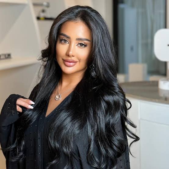 ماني فاهم ليش الناس مصممة تلزق هذيل بالكويت ؟؟
شهاب ايراني 
وشمس مو كويتية
ولينا برغل مغربية 
و قمر تميم حتى ما تتكلم كويتي ؟؟