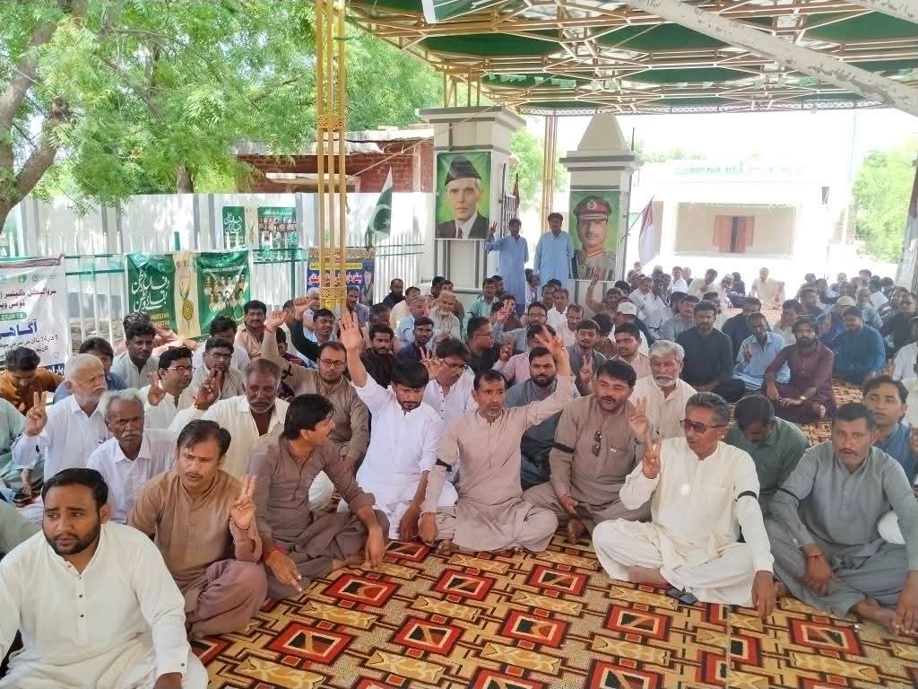 مٺي ۾ بک هڙتال ڪئمپ

#JusticeForSindhEmployees #YoungTeachersAlliance