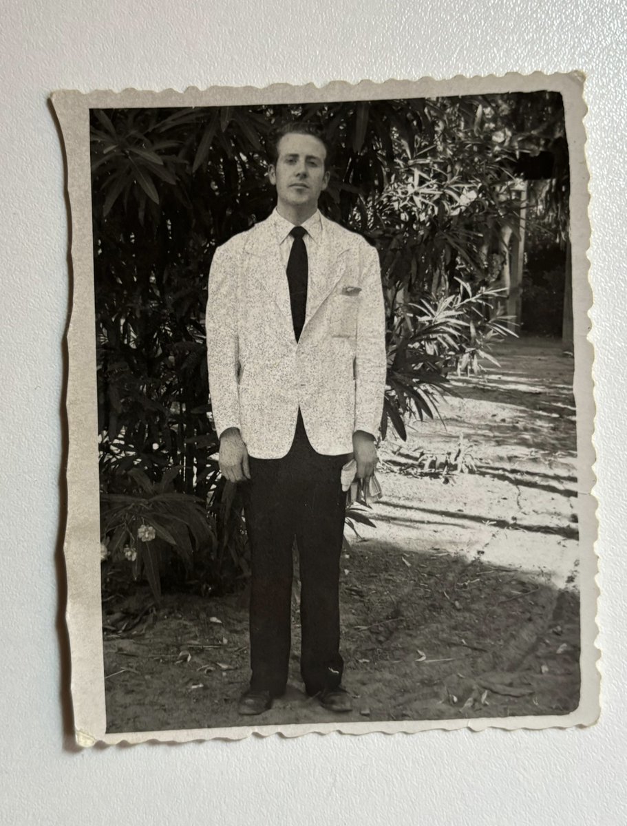 “A la sala” reivindiquem la feina del personal de sala dels restaurants, amb Carme Gasull 🔪 Joan Gasull Andreu va ser cambrer tota la vida. Ara, als 90 anys: “Les qualitats d’un bon cambrer: amable, empàtic i amb el somriure a la cara”

▶tinyurl.com/47j9fjr7