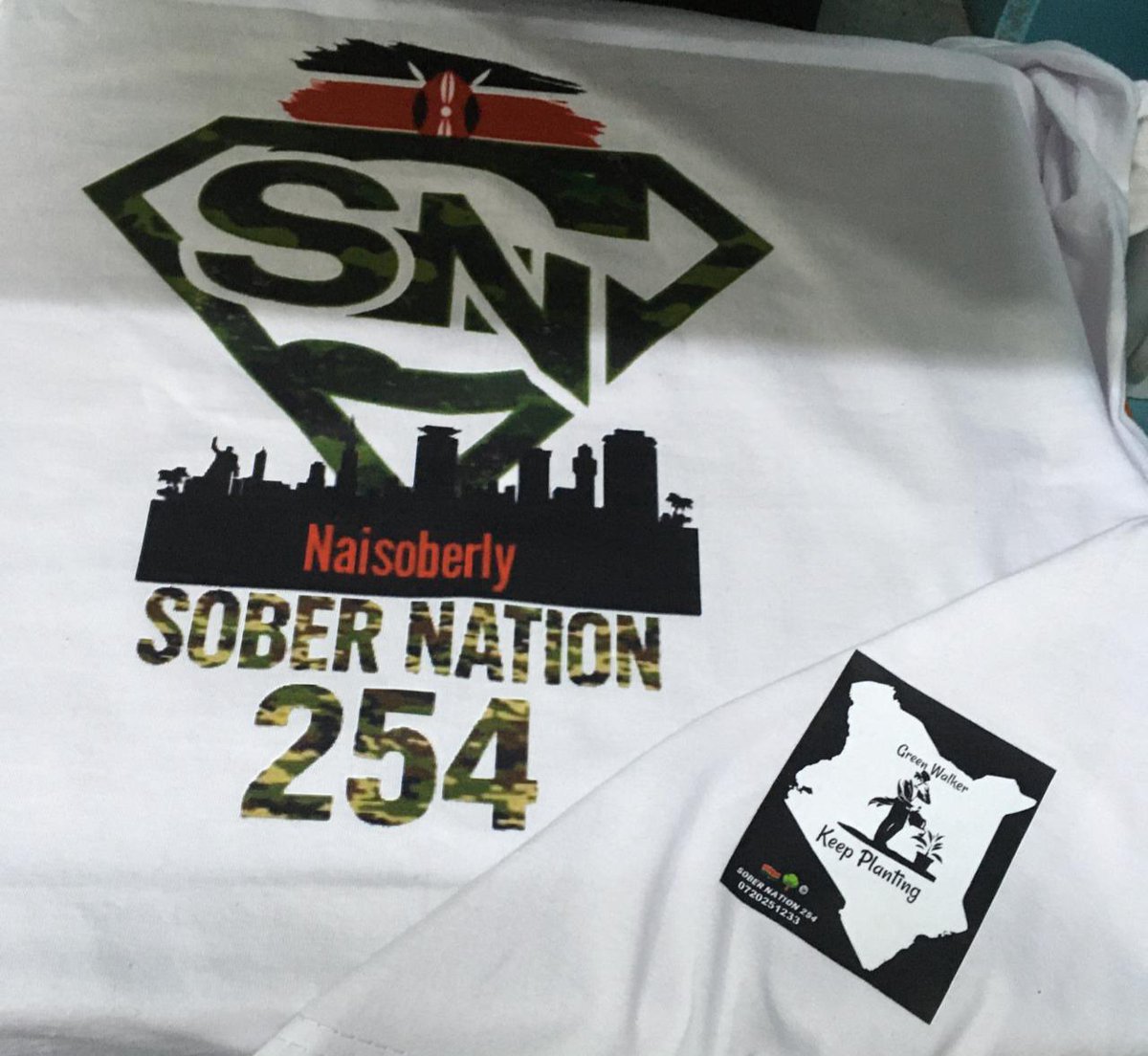 OleSavanna16999's tweet photo. Na STEPPLE PAPER CHASER kwenye BANK na TELLER, Mi Ni Street HUSTLER Lugha Yangu I TELL HER, Na GRIND Kama Kawa Kila Kitu Ni PESA, NaiSAKA At NIGHT, Ndani Ya CLUB Uki KESHA,
#SoberNation254 #BlueAndWhiteColor #GreenWalker TShoz at kshs 1500 and additional wrist hand beads... https://t.co/mPL3bxVSvz