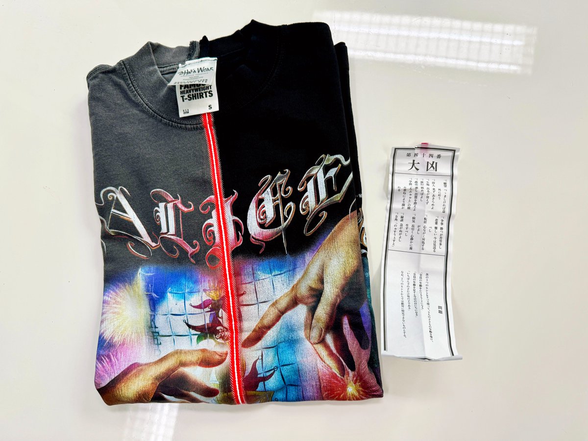 今際の国のアリス　Tシャツ　※ステッカーとおみくじ付 MAGNET by SHIBUYA109 エントランスイベントスペースに怪しげな神社が