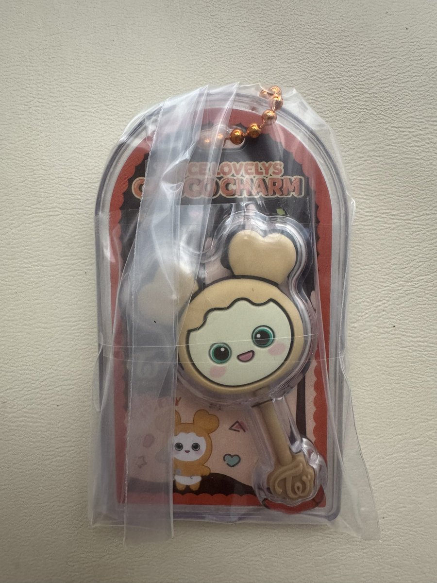 ledayeong's tweet photo. TWICE LOVELYS チョコがけボーロ&amp;チャーム　交換

【求】ダヒョン 

【譲】ジヒョ

同日発送の郵送希望です。
お気軽にリプお願いします🙇

#TWICE #TWICE交換 https://t.co/9sCZ1jwOB0