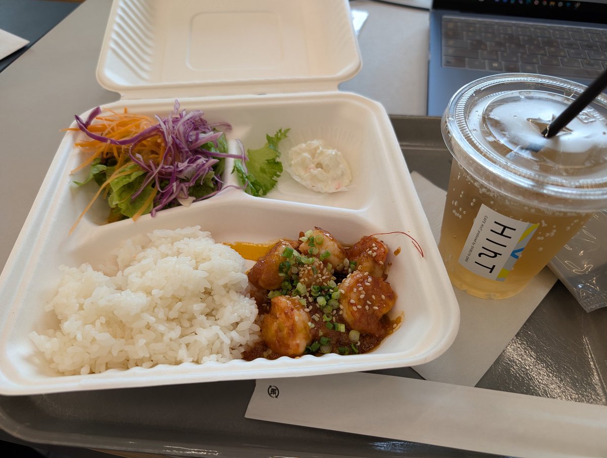 ランチの時間終わってるけど、本日のQWS飯
エビチリプレート🦐
ピリ辛でウマウマです！
 #QWS  #ランチプレート  #エビチリ