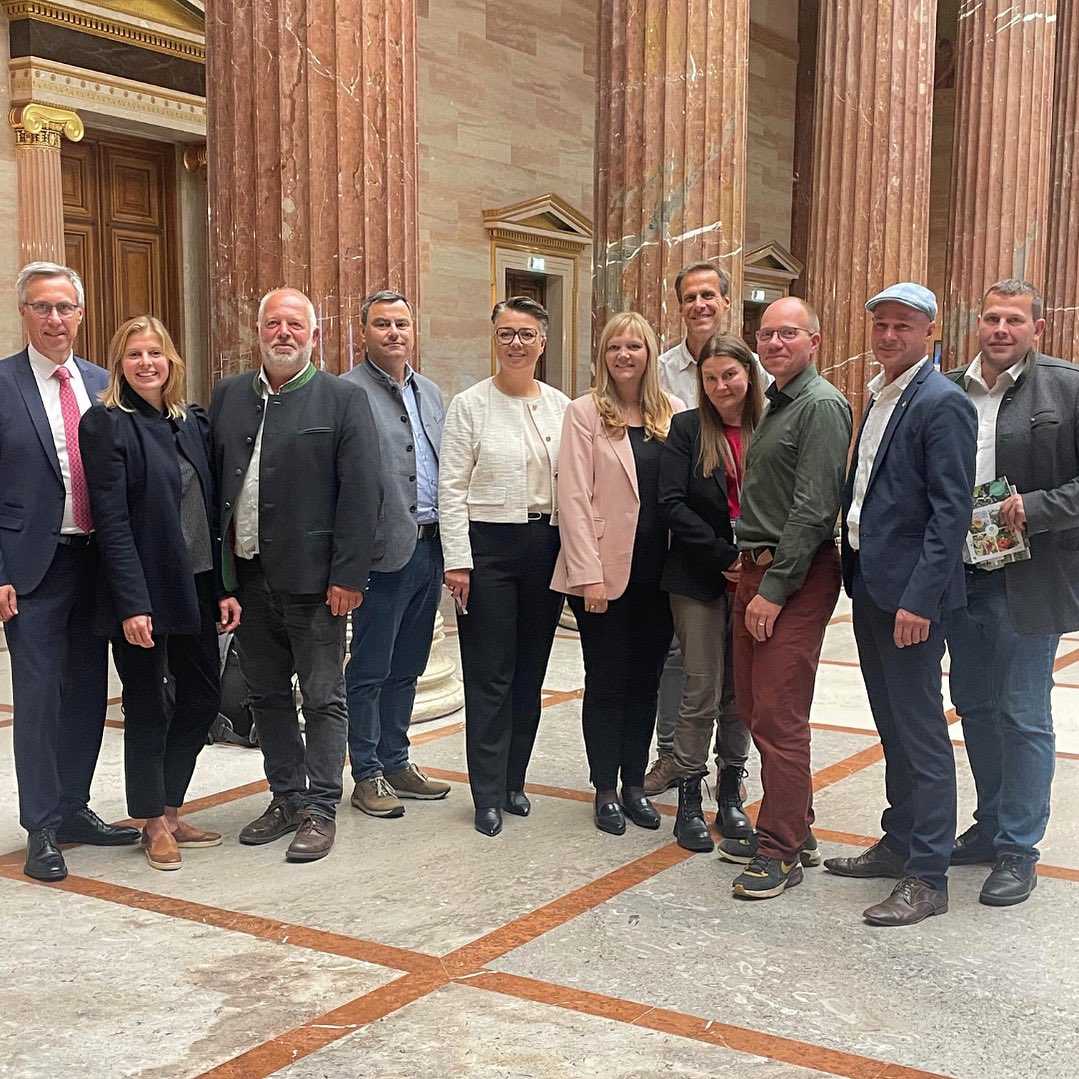Spannender Austausch mit dem Verein Marktgärtnerei Österreich. 
In Zeiten von Abwanderung und Verstädterung braucht es neue Wege, um Regionen lebenswert zu erhalten. Marktgärtnereien bieten hier Chancen – für Wertschöpfung, Arbeitsplätze und eine krisensichere Versorgung vor Ort.