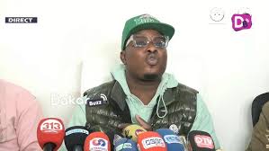 L’urgence dans ce pays, ce n’est certainement pas de perturber le gagne pain des populations fragiles.
On n’a pas besoin d’autorités qui camouflent les vrais pb derrière des opérations de com : c’est de l’excès de zèle. ça c'est des  méthodes à la macky&amp;co
Cette brutalité sociale