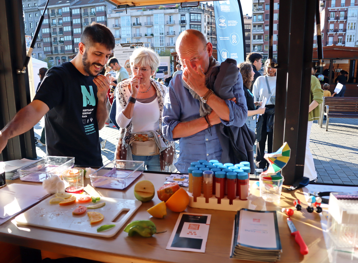 CICbioGUNE's tweet photo. #bioGUNE_Outreach | ✨ ¡No nos lo quisimos perder! Por 3er año consecutivo estuvimos en la Noche Europea de los Investigadoras/es en #Bilbao

Hablamos de #metabolismo y #biomarcadores para mejorar la #salud 

🔗 https://t.co/lBrKSPIXU2 https://t.co/TPtKjKNsfA
