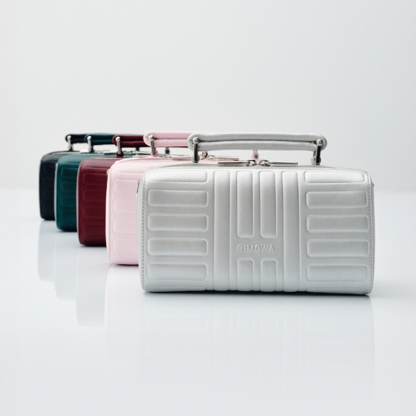 FASHIONHL's tweet image. リモワからブランド初のレザーバッグコレクション「GROOVE」登場。日常に溶け込むアイコンの進化
→fashion-headline.com/article/
RIMOWA #GROOVE