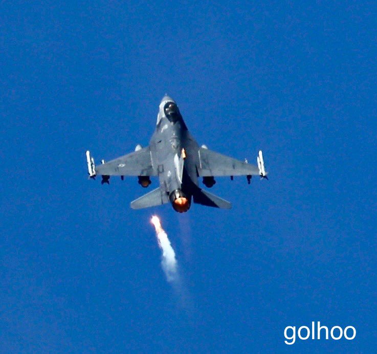 golhoo2's tweet image. 三沢基地航空祭2025
F35Aの女性パイロットさん👍😃
F16のフレア出した瞬間🔥
まさか、フレア出すとは、驚き😆
#三沢基地航空祭　#三沢基地
#F35A  #第421戦闘飛行隊