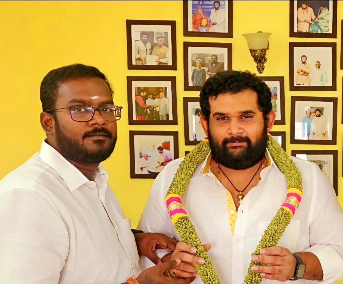 AjithKumarElan1's tweet image. Happy birthday Anna, I pray to Lord Sri Rama that you and your family may attain all kinds of wealth and live happily.❤️❤️❤️  @amarprasadreddy