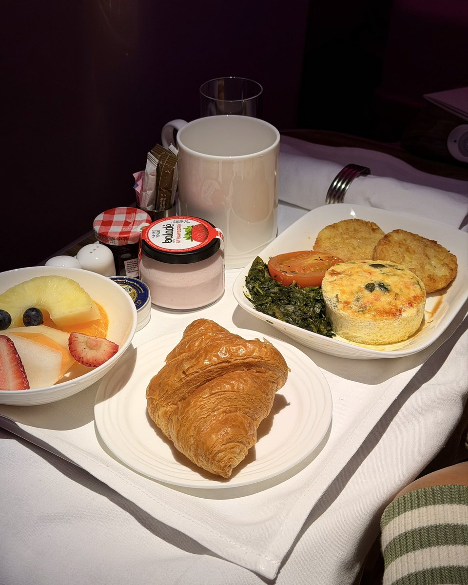 technolobeYT's tweet image. Emirates A380. Always a wonderful experience. #ShotOniPhone17ProMax 
@its_sukhada