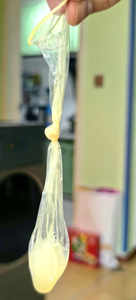 DZNSPZ1069's tweet photo. 3P乱艹黑金鲍鱼逼
本来想去泡温泉  不过有个小伙伴说要过来耍
那就安排  他先艹   说是憋了很多天了   最后还真是射了不少呢   套里面的就是小伙伴的雄精
轮到我那就无套内射了   小伙伴还在后面欣赏结合处
欢迎喜欢玩多人的耿直boy参加   哈哈 https://t.co/l3QuO4lVPu