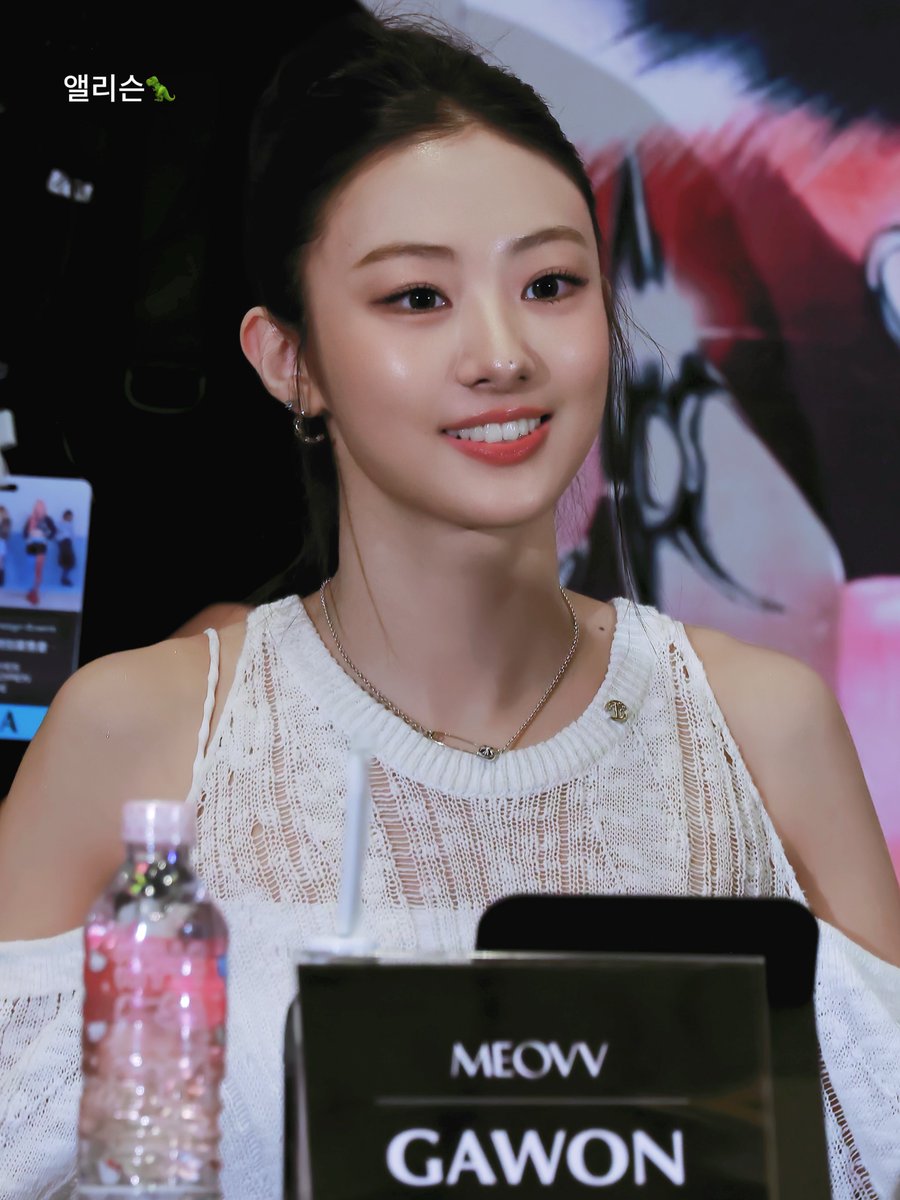 250921

🦢

#MEOVV #미야오
#MYEYESOPENVVIDE 
#GAWON  #가원