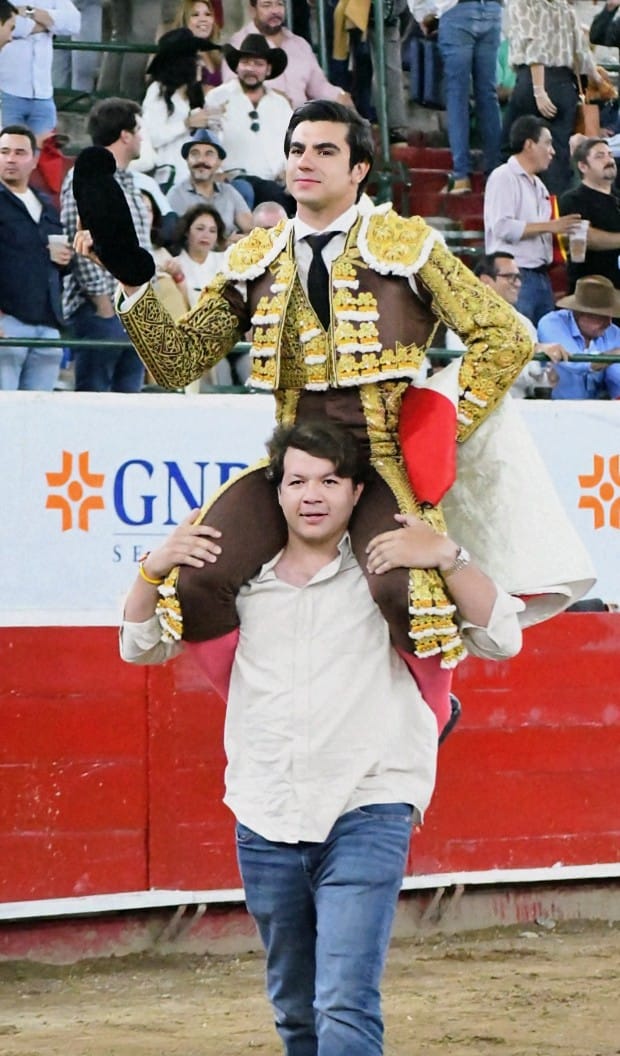 "Colombo", triunfa en Guadalajara entretendido.com/colombo-triunf…