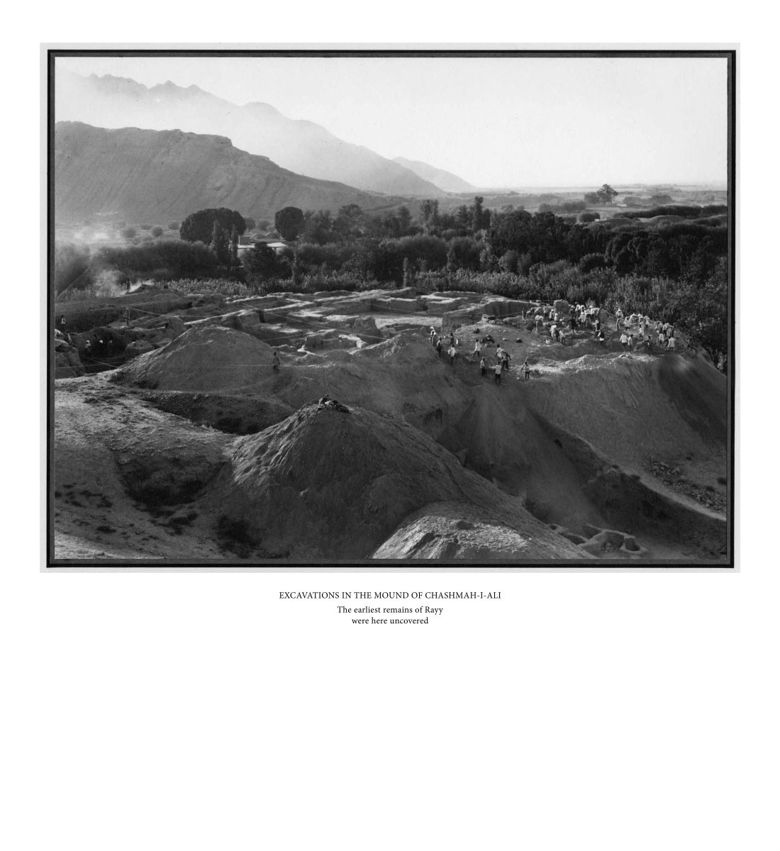 حفاری و کاوش در چشمه علی. شهر ری. 1935 م .
اريک اشميت .