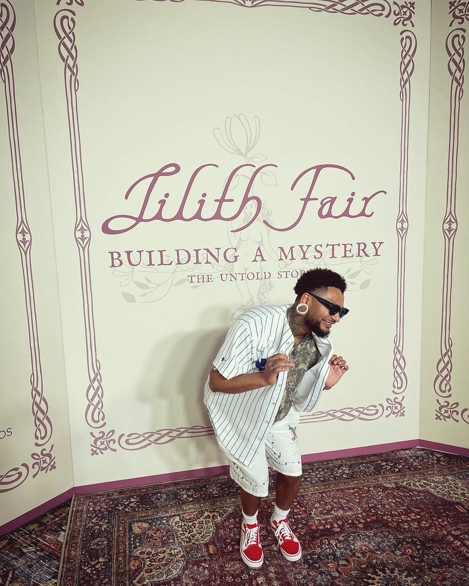 🤙🏾☎️HELLLLLLLLLLLLLLo! 
Answer the phone 

#lilithfair #moviepremiere