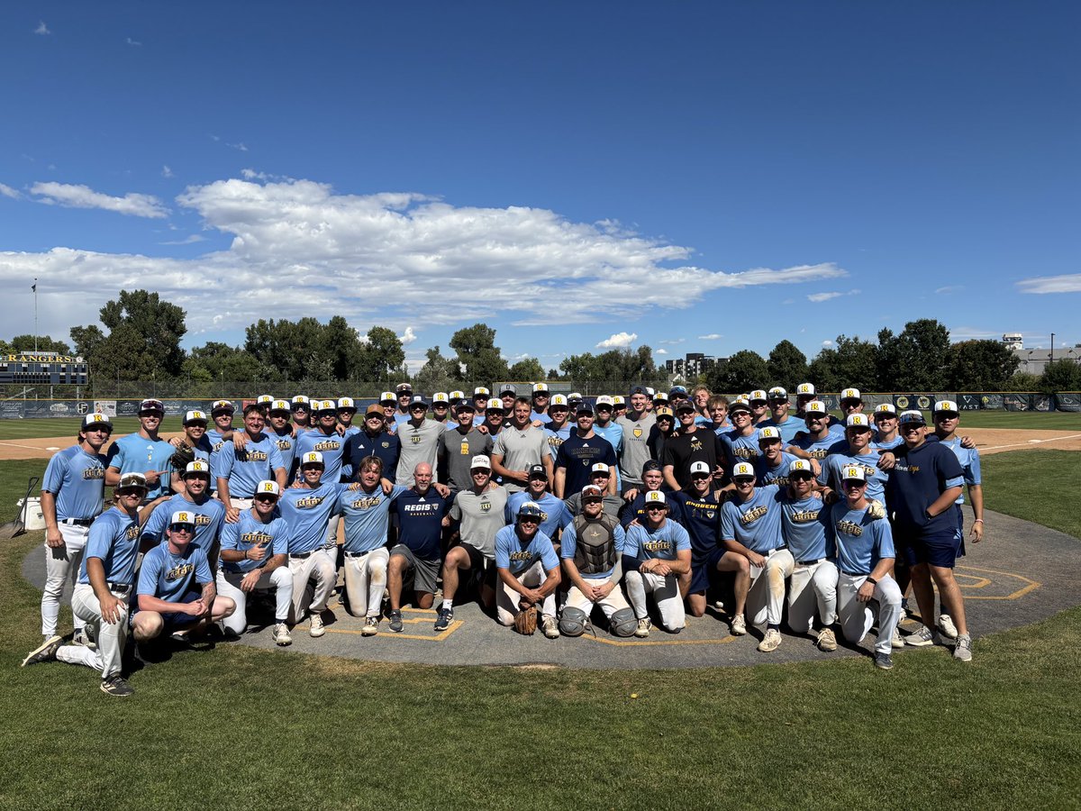 Great Hall of Fame Weekend! Congratulations to former HC Dan McDermott on his induction to the Regis HoF and thank you alumni for getting after it today!