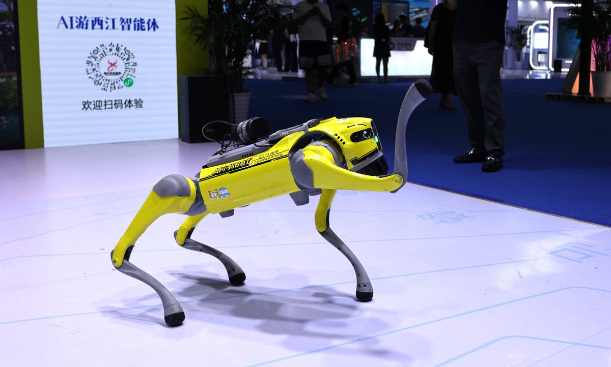 ChinaDaily's tweet image. China&apos;s accelerated construction of hi-tech infrastructure and deepening reforms expected to drive high-quality development of digital economy.
#TechLifeToday  #BigData2025 bit.ly/46xNIX6