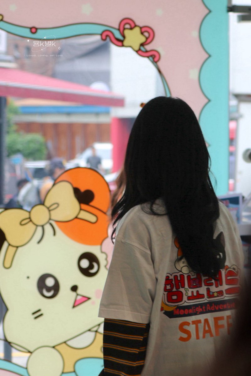 yongbyul_lll's tweet image. 250916 햄뵤랜드🐹🎡
스탭 티 나도 갖고 싶어ෆ˚*
#MAMAMOO #MOONBYUL #ママム #ムンビョル #HAMBYOLAND #햄뵤랜드