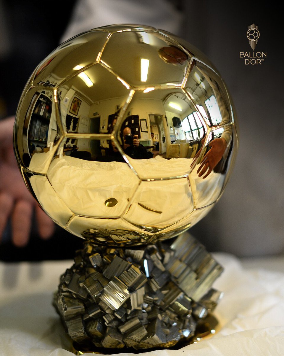 Dini hari nanti (02.00 WIB), France Football akan mengumumkan pemenang Ballon d'Or tahun 2025.

Kriteria penilaian :
• Performa mulai dari Agustus 2024 - Juli 2025.
• Penampilan individu, performa yang menentukan &amp; mengesankan.
• Gelar yang diraih bersama klub dan negara serta