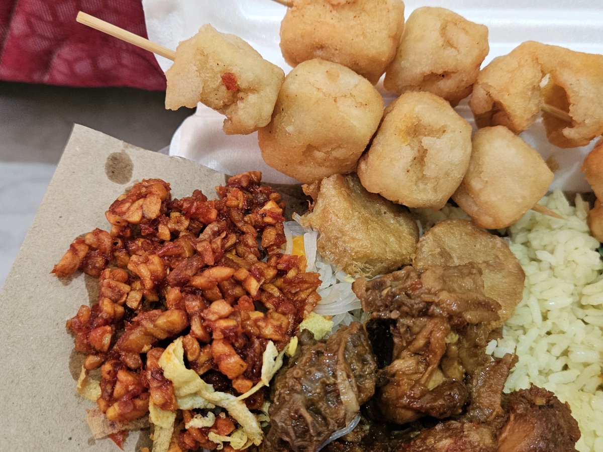 yourarchenemys's tweet photo. Beli Naskun, naskunya pucett 🥲
Sangat tidak menggoda haha...
.
. 
.
.
#senin https://t.co/HH75LXxNSj