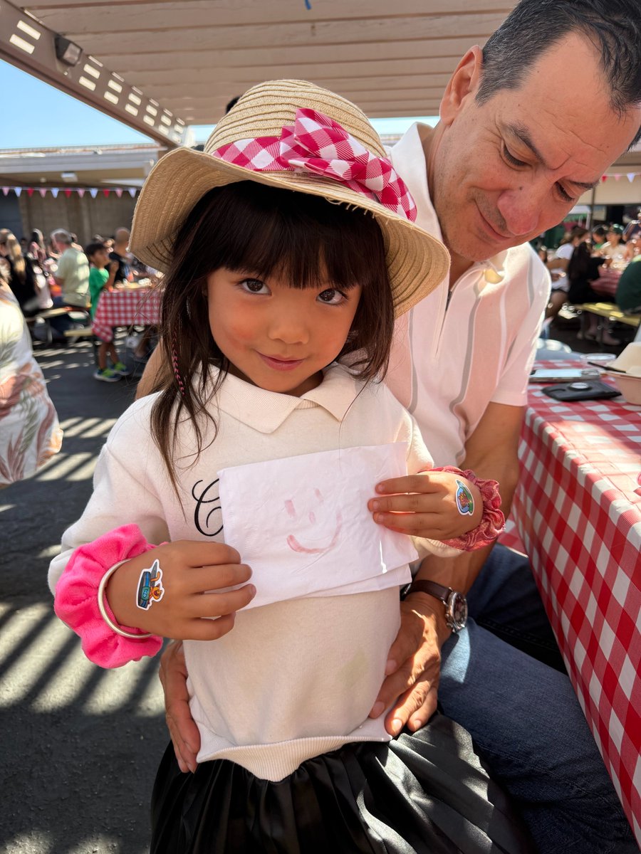 Vienna and I had a great time (and lots of carbs) at her school's pancake breakfast event over the weekend! 🥞
