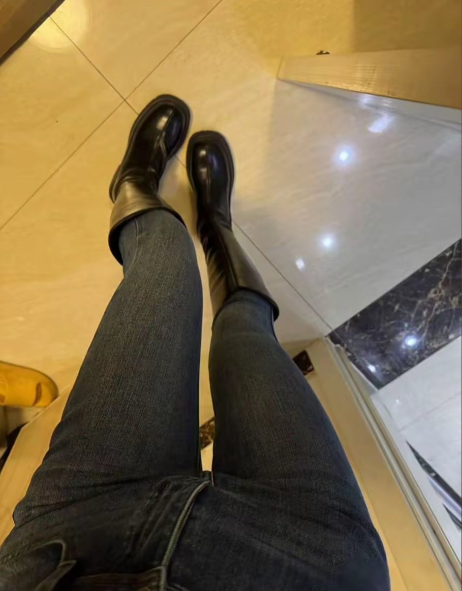 出来溜溜，不用回去上班略~好开心的说