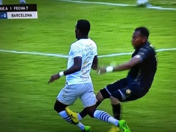 The_Pacho's tweet photo. @andresmunoza Año 2021 no recuerdo que te hayas quedado. Eres periodista en la cadena oficial de la liga pro, deja el fanatismo , sácate la camiseta para opinar, que no se te note el odio y el regionalismo.  Saludos de un Cuencano barcelonista https://t.co/MG1QBXtBok
