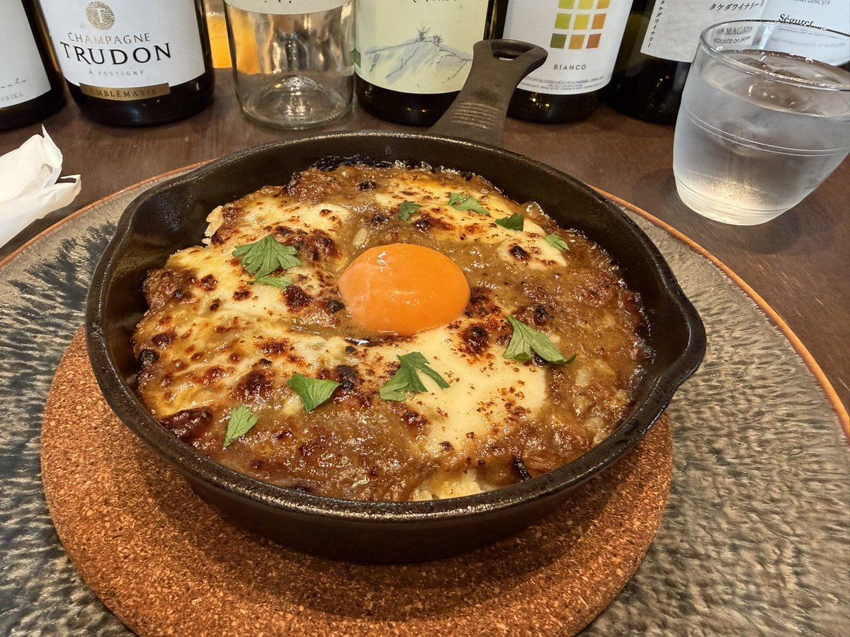 PWgekinokai's tweet photo. 今日はミニエにある #ULO さん(◉︎ɷ◉︎ )
牛すじ鉄鍋焼きカレーランチ🤤
セットになってるバーニャカウダサラダときのこスープからして美味い!
スモーククリームチーズソースって何!?
焼きカレーも美味しそうだー!✨️
いただきます!🙏
#ばやしらんち
追伸:公演ぜひ来てね(◉︎ɷ◉︎ )ジー https://t.co/b4Bg2PRacV