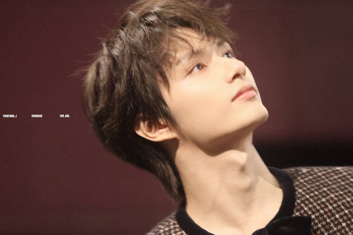 준 이거 완전 얼굴돌리니까 

얼굴이 미쳤어요 존ㄴㅏ               ㅇ.? 고양이?
