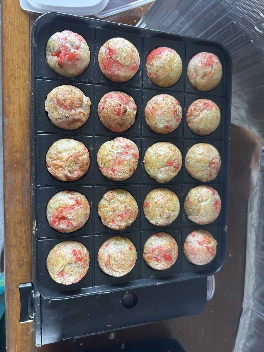 hidamarinokkr's tweet photo. 第20回あったか食堂ぽかぽかを開催！

今回は、たこ焼きに挑戦！
ボランティアさん達は、前々日に練習して本番に臨みました🤗
いつも、ありがとうございます😊

総勢48名の方にご参加頂き、大盛況でした。
ご協力頂いた皆様ありがとうございました♪

詳細はホームページから

https://t.co/neKWxQHTwc https://t.co/ujZPG0NMDG