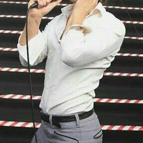 alex turner's waist (@alextinywaist) on Twitter photo 