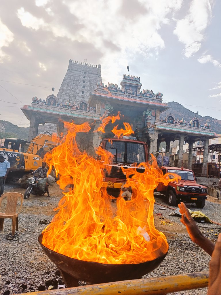 MunisamyM's tweet photo. ನೀ ತೋರಿದ ದಾರಿಯಲಿ ಕಲ್ಲು ಮುಳ್ಳು ತುಳಿದರು ನನ್ನ ಹೆಜ್ಜೆ ನಾ ಹಿಂದೆ ಇಟ್ಟಿಲ್ಲ ಕಾರಣವಿಷ್ಟೇ ನಾ ಸಾಗುತಿರುವ ದಾರಿ ಸರಿಯಾಗಿದೆ....  
ಭಕ್ತಿ ನನ್ನದು ಶಕ್ತಿ ನಿನ್ನದು.🙏🌷🙏

🔱ಕೈ ಹಿಡಿದು ನಡೆಸೆನ್ನನು,🔱 https://t.co/waIofkEec8
