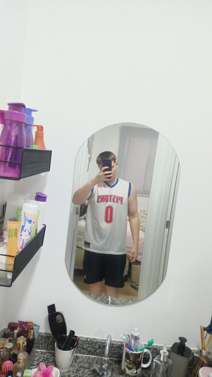 Jersey do pistons garimpada 
Detalhe: DO ANDRE DRUMMOND