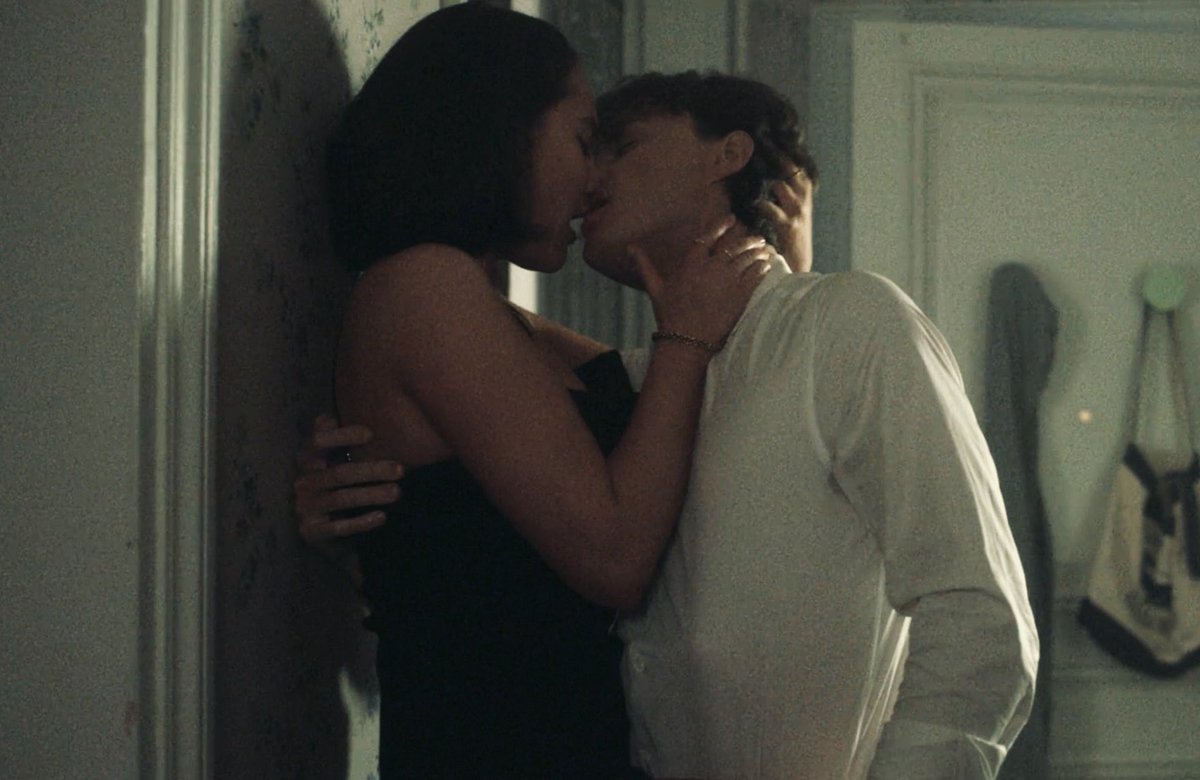 valesaugust's tweet image. just crazy