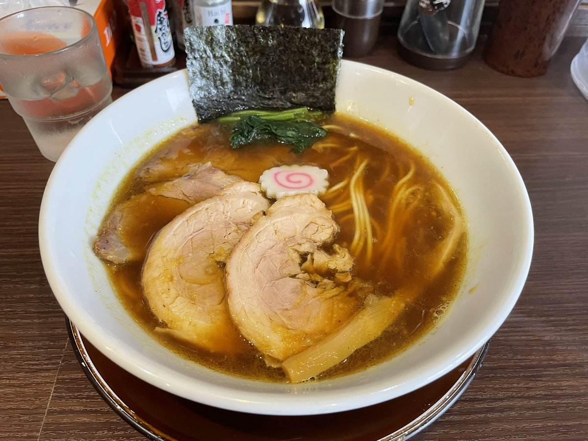 ラーメン一樹さんにて限定のカレーラーメンを頂きました。
和風だけどスパイシーさもしっかりあってすごく美味しい。
ライスが売り切れだったのは残念でした…
ご馳走様でした！