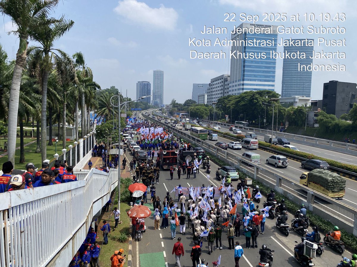 Transportasi Jakarta tweet media