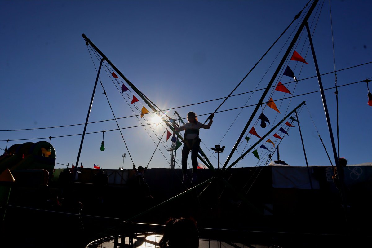 FOTOS: Última jornada de masivos festejos de #FiestasPatrias2025 este domingo en el Parque Alejo Barrios de #Valparaíso.