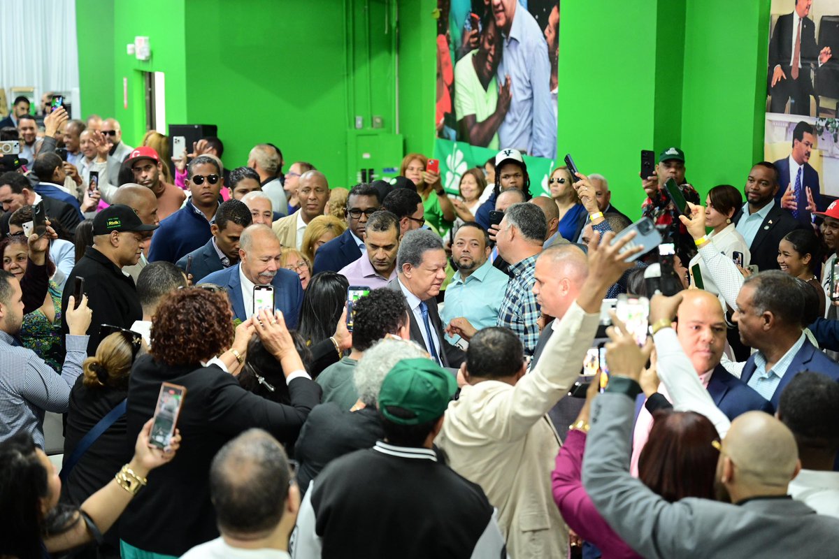 Hoy juramentamos a nuevos miembros de la Fuerza del Pueblo en la ciudad de Nueva York.

Con cada dominicano y dominicana que se integra, nuestra organización se fortalece y se consolida como la gran esperanza de futuro para la República Dominicana.

Seguimos creciendo, dentro y