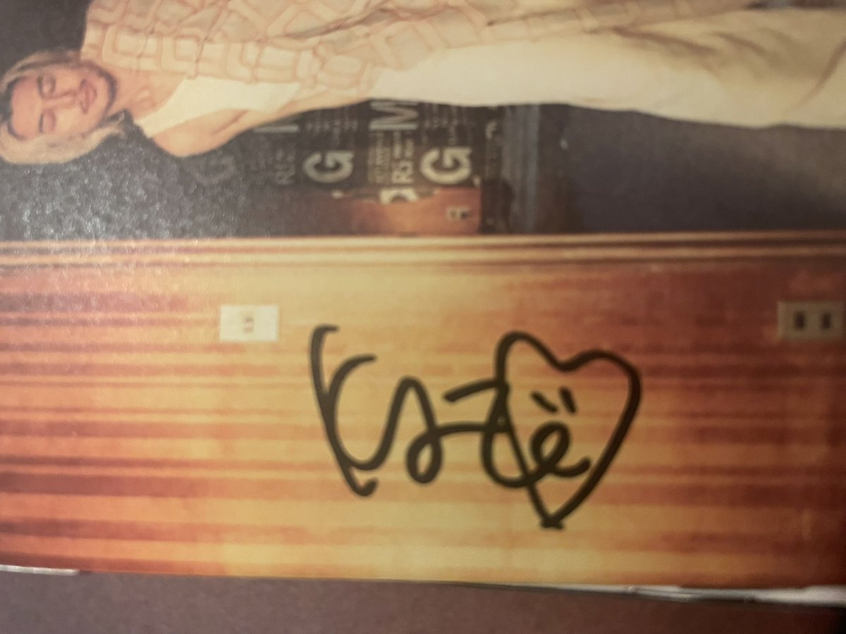 藤井風さんのサイン入CD開封しました。 サインがかわいい。今から