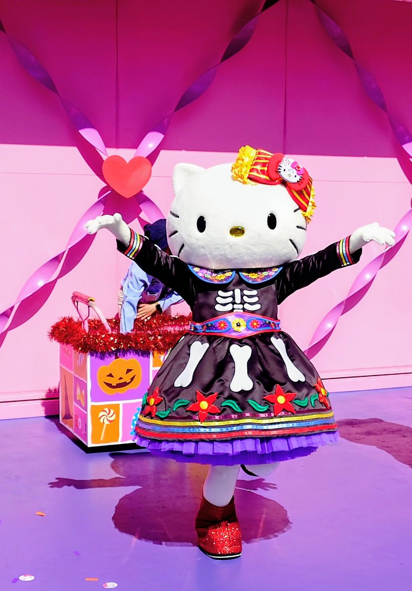 おはようございます😊
やっと秋らしい朝が迎えられました🍂
季節の変わり目　体調崩さないでくださいね😃
今週もよろしくお願いします😺🐾
#USJファン
#ハローキティ