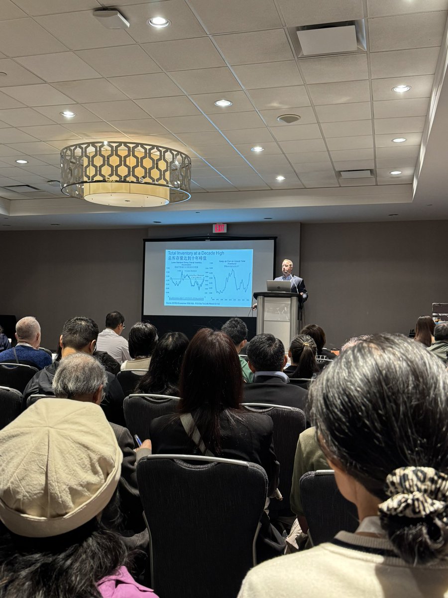 Three conditions for Canada's 🇨🇦 real estate market to recover:
1. Tariff risk is eliminated; 
2. Canada's economic growth resumes;
3. The Bank of Canada cuts interest rates a lot. 
All three are not likely to happen … 
#Canada #Vancouver #realestate