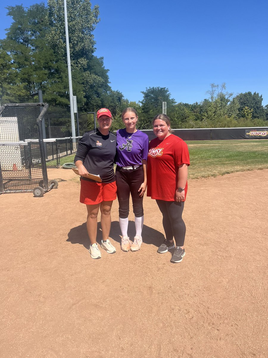 Had a great time at <a href="/UMSLSoftball/">UMSL Softball</a> camp a couple weeks ago. I learned a bunch of new drills from Coach Mulligan and the rest of the team. The excitement level from the whole team was next level.  #softball #softballrecruit  #coastrecruits  #usasoftball