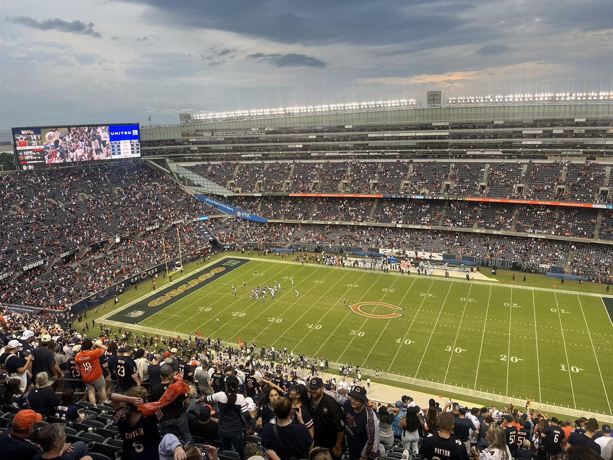Victory Formation.

Our beloved Chicago Bears have defeated the Dallas Cowboys 31-14! Bring on the Death Star next Sunday. 

#BearDown